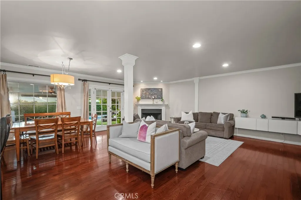 213 S Meadow