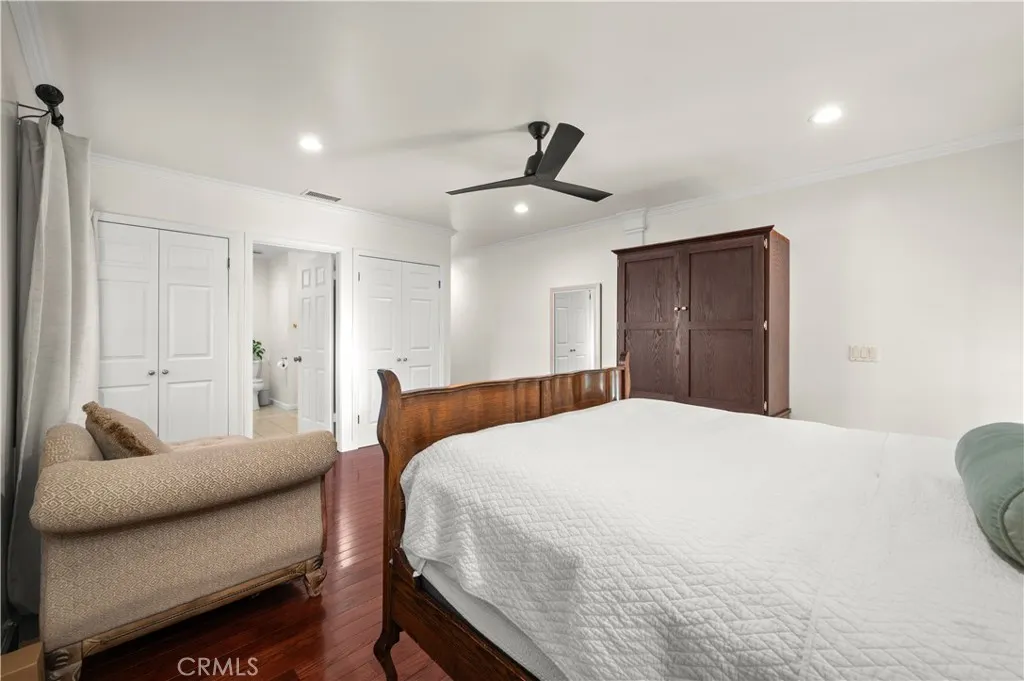 213 S Meadow