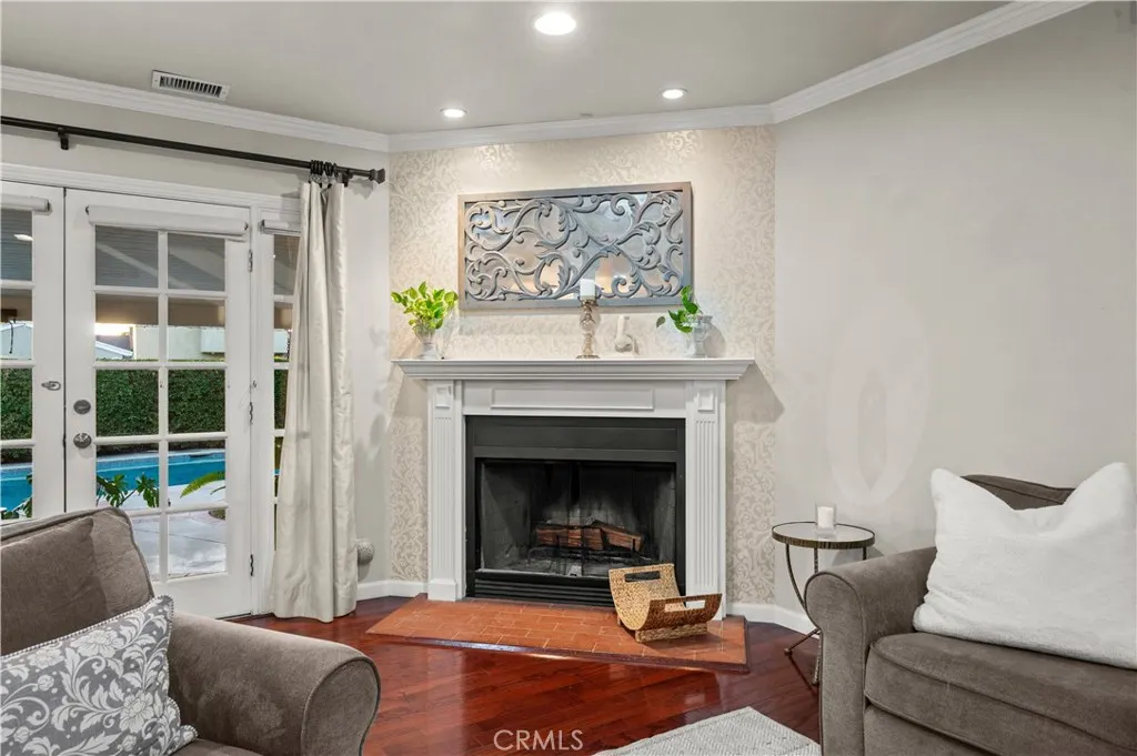 213 S Meadow