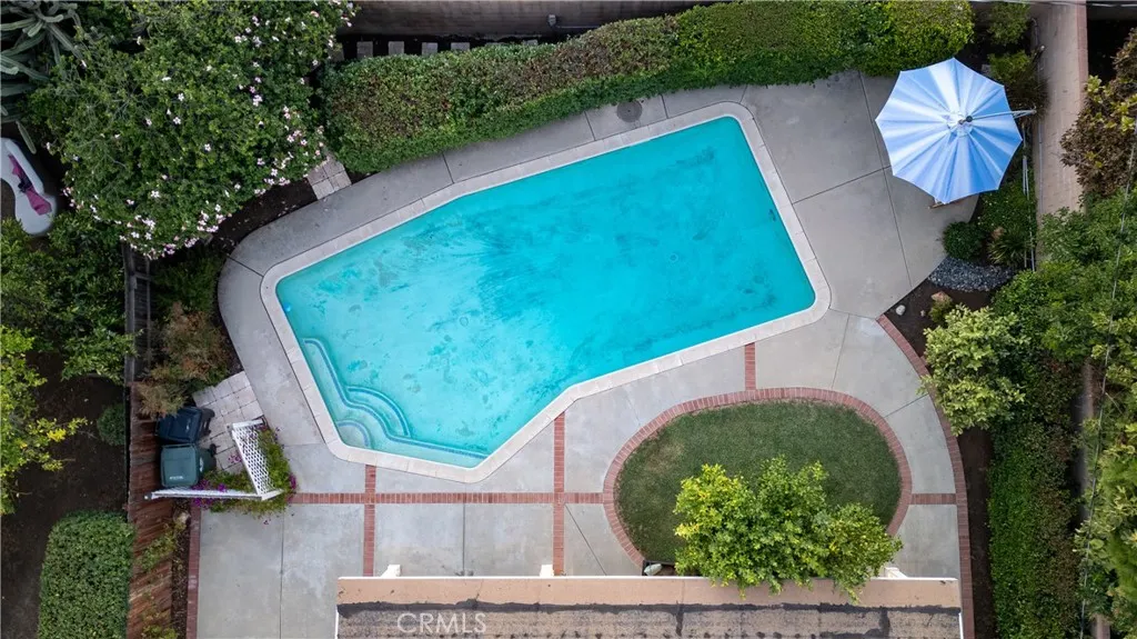 213 S Meadow