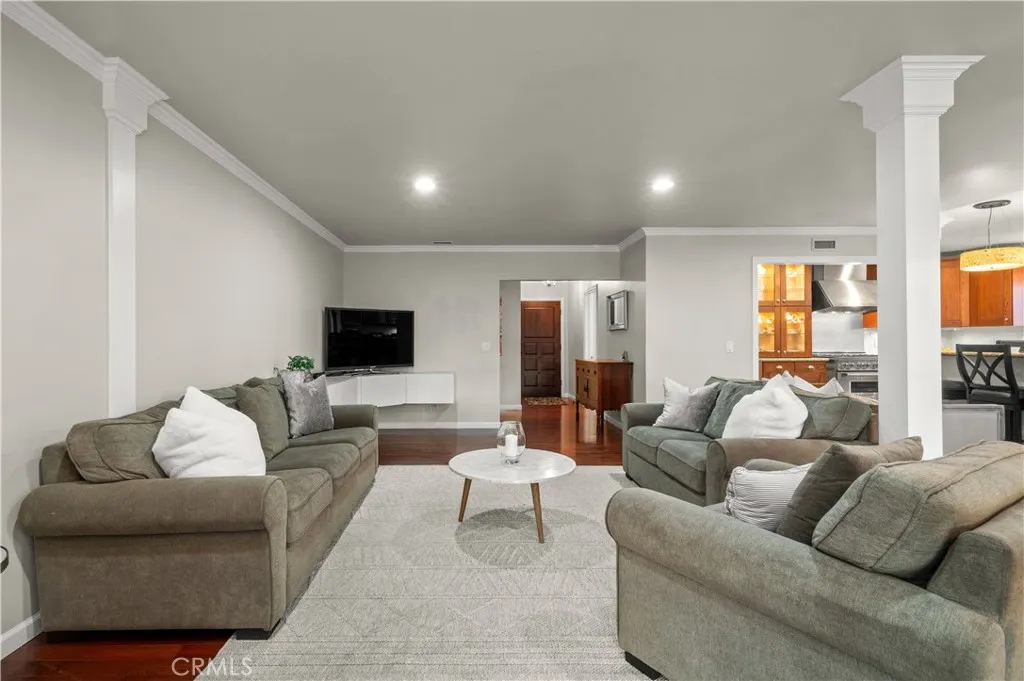 213 S Meadow