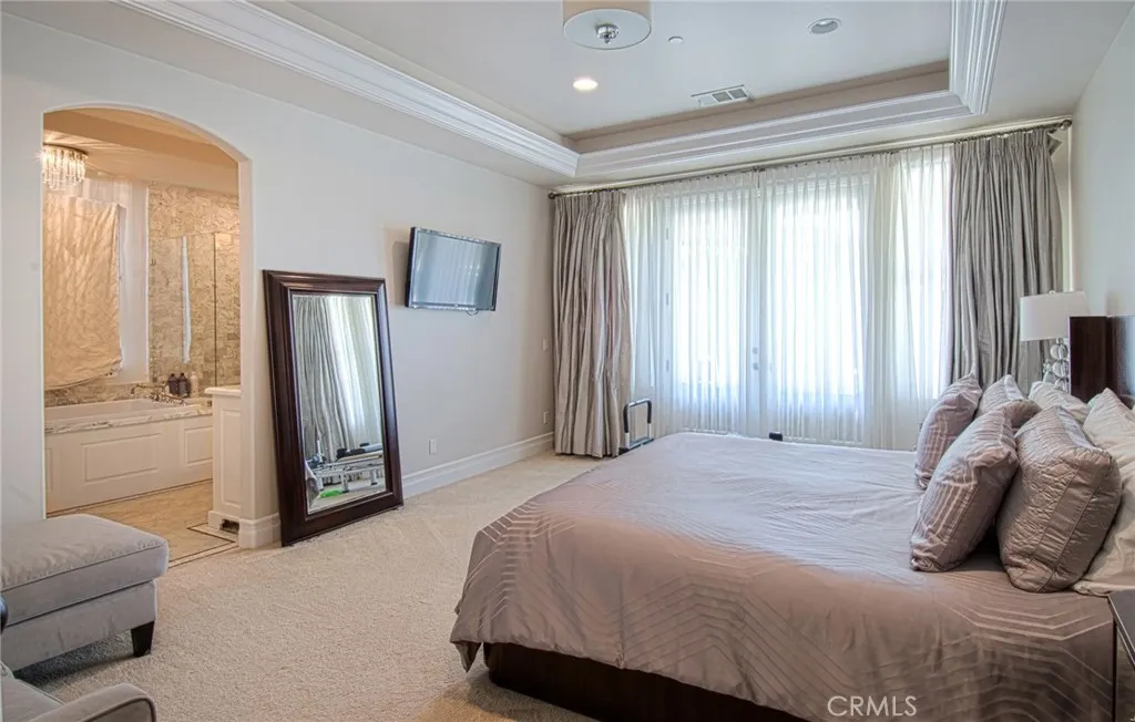 211 S Grand
