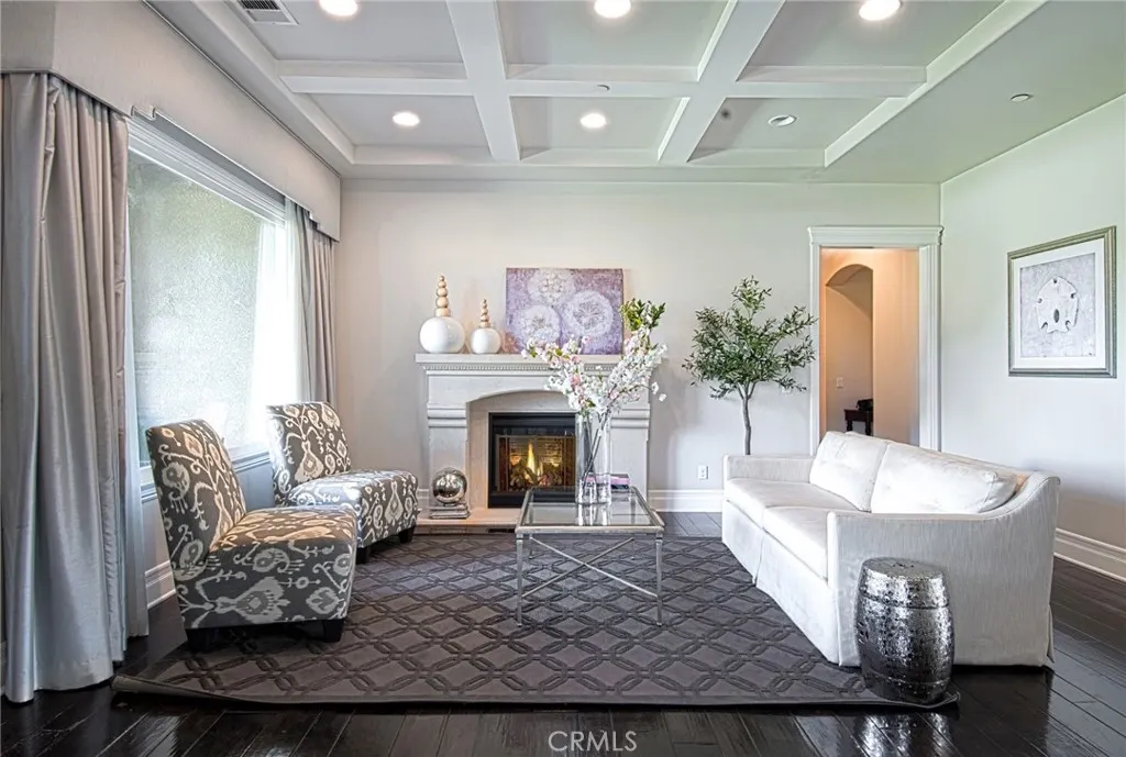 211 S Grand