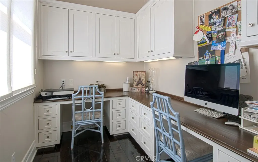 211 S Grand