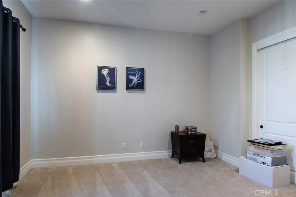 211 S Grand