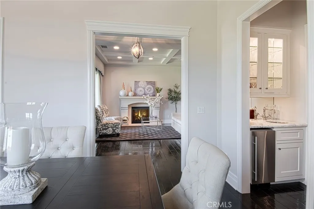 211 S Grand