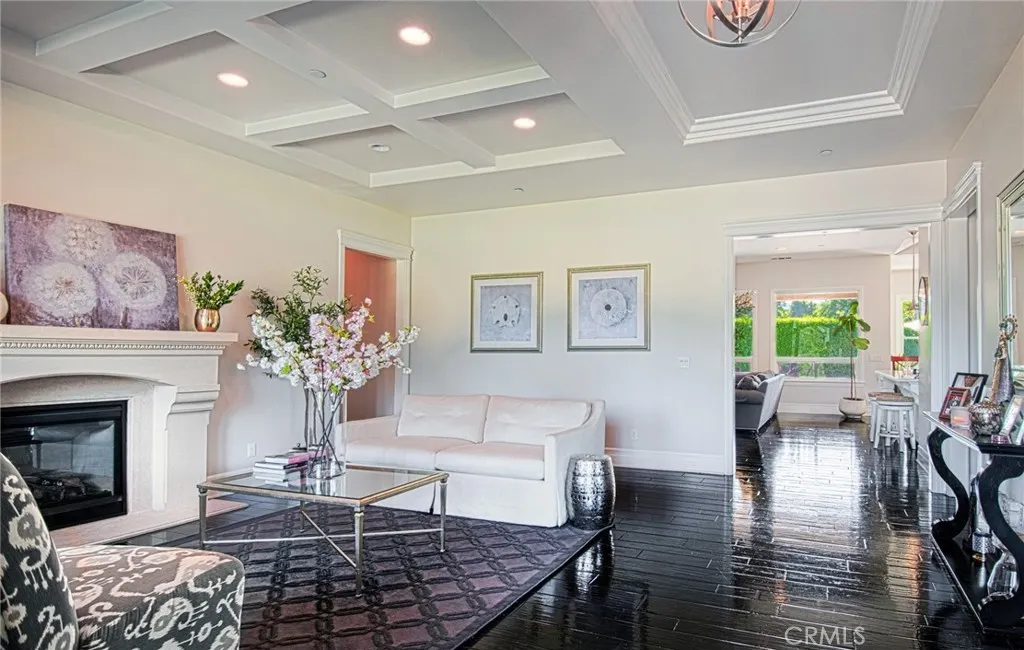 211 S Grand