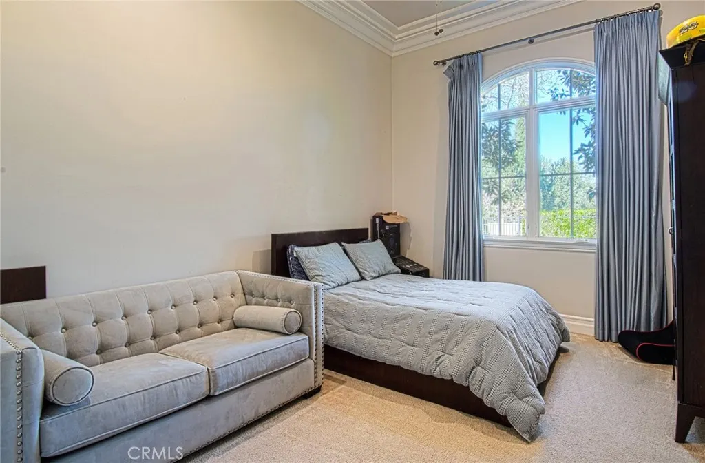 211 S Grand