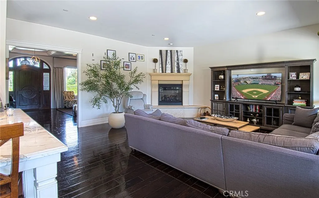 211 S Grand