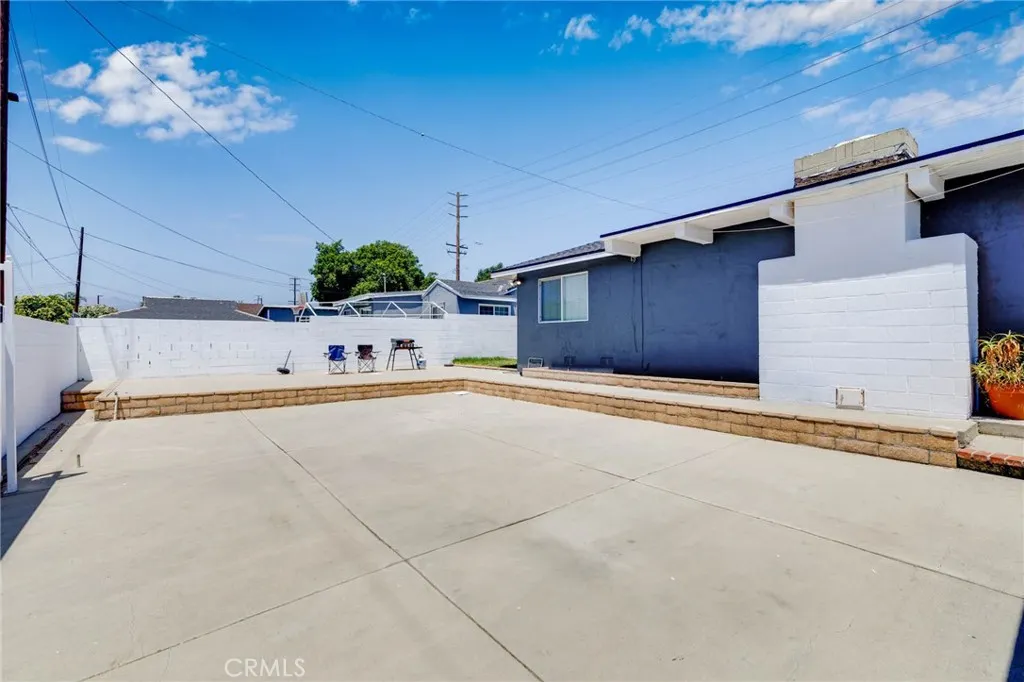 235 S Azusa