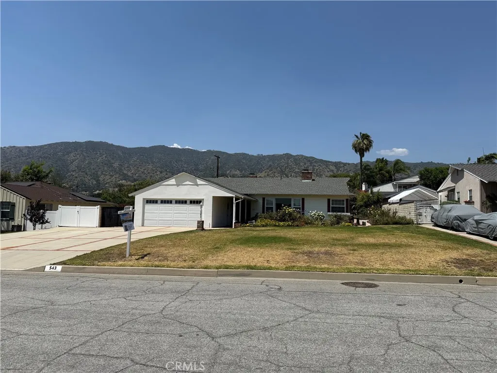 543 E Comstock