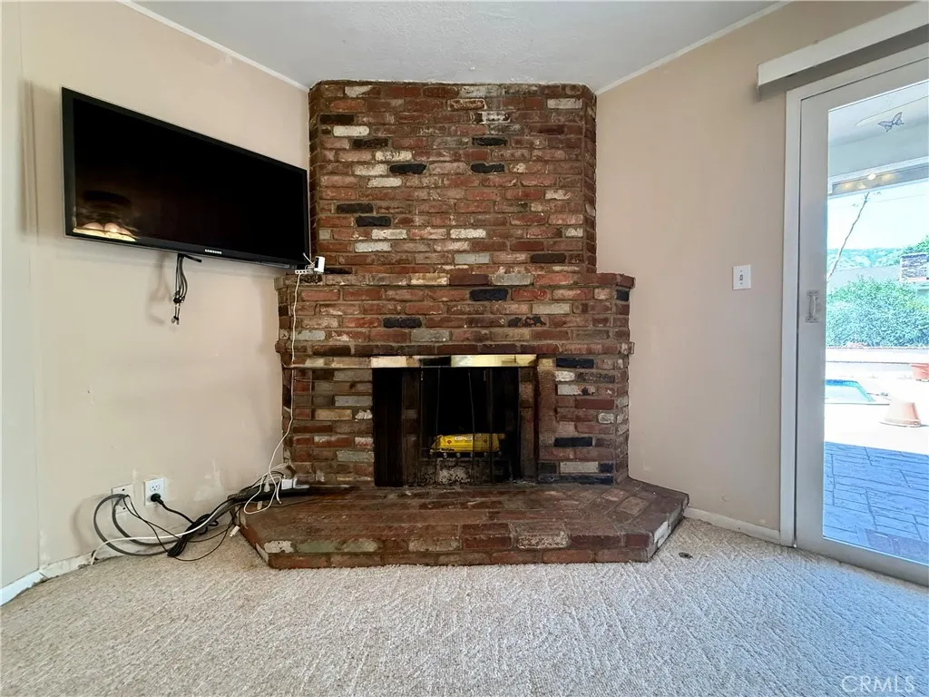 543 E Comstock