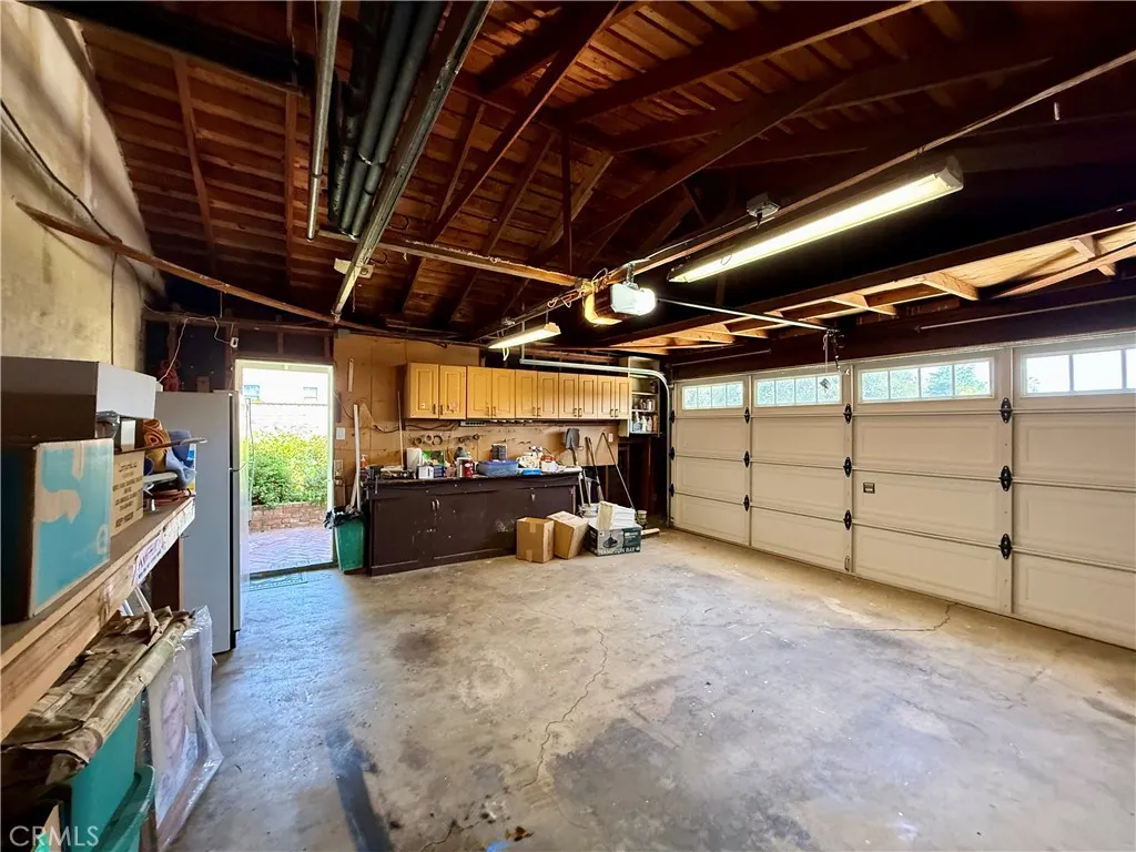 543 E Comstock