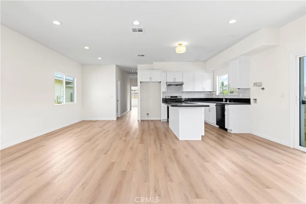 2516 E Walnut Creek