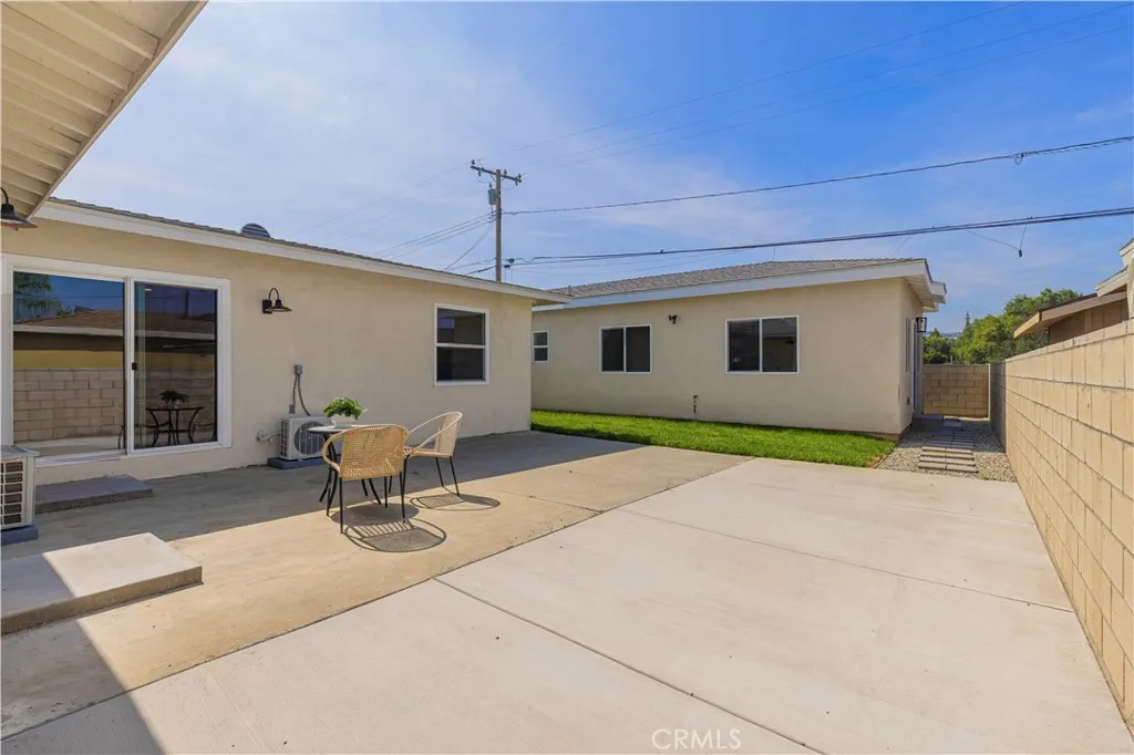 2516 E Walnut Creek