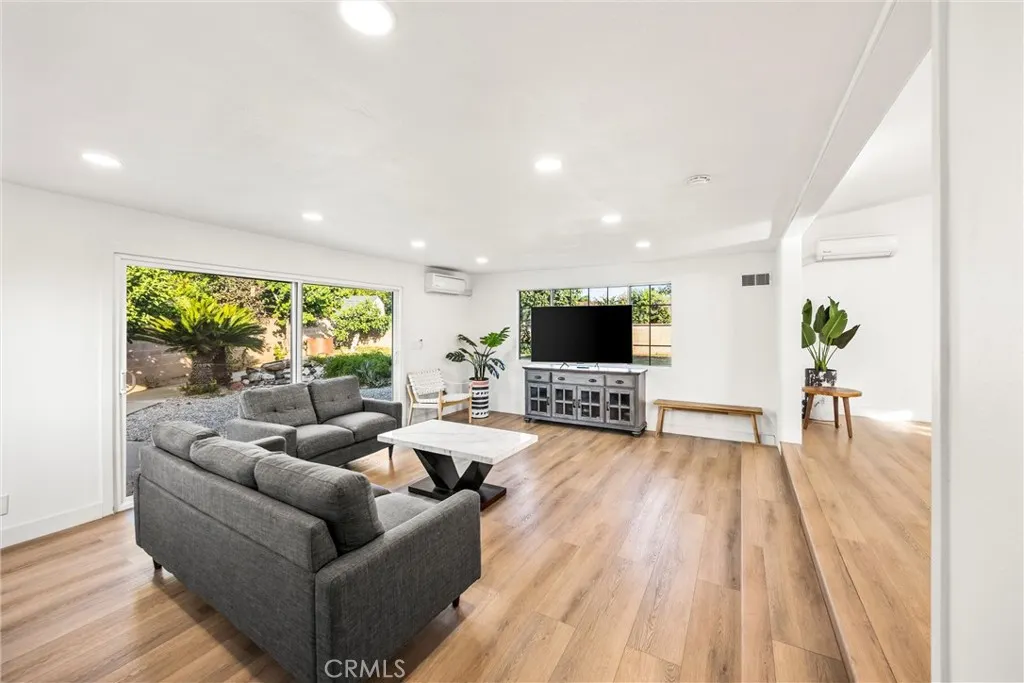 1019 W Pine