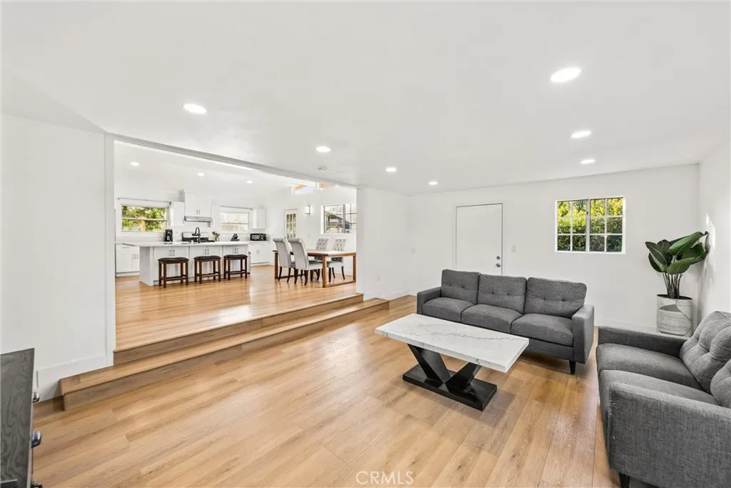 1019 W Pine