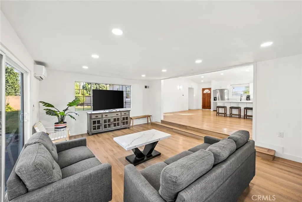 1019 W Pine