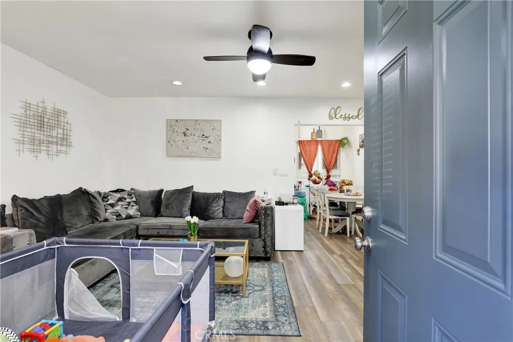 291 W Artesia