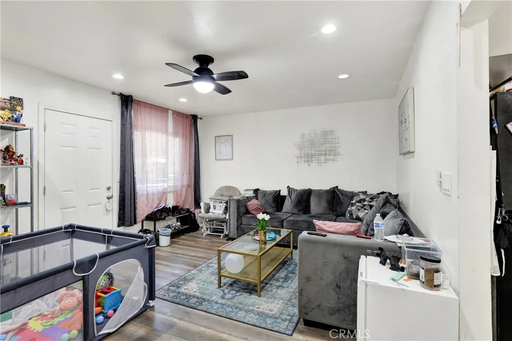 291 W Artesia