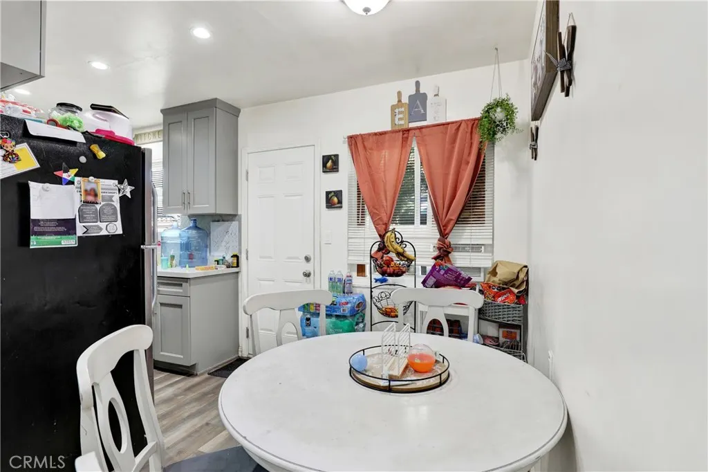 291 W Artesia