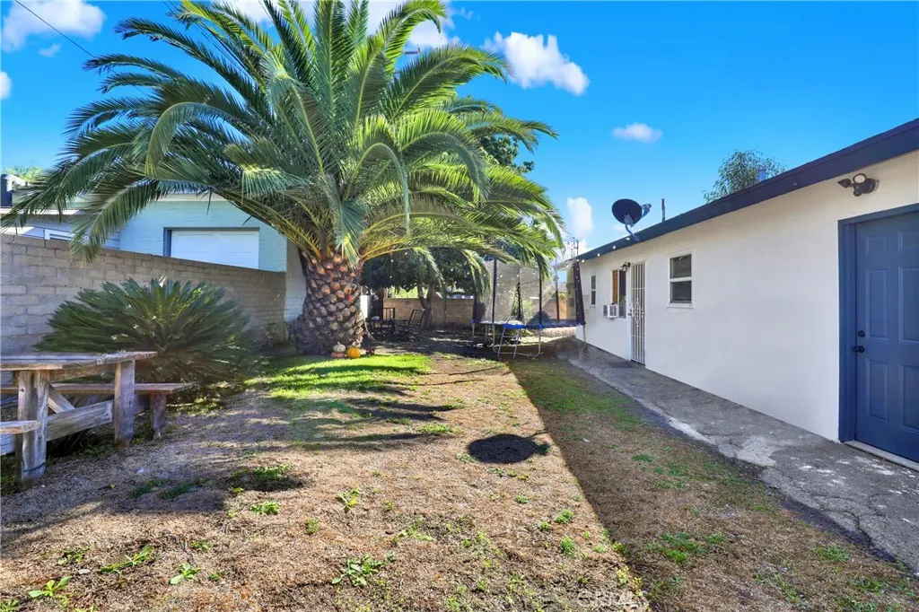 291 W Artesia