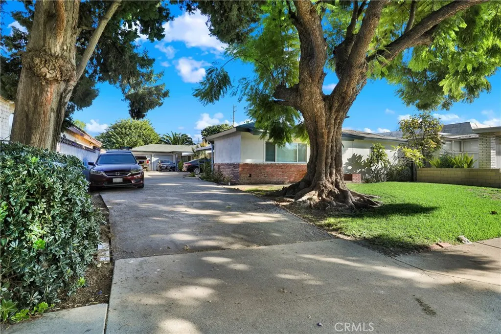 291 W Artesia