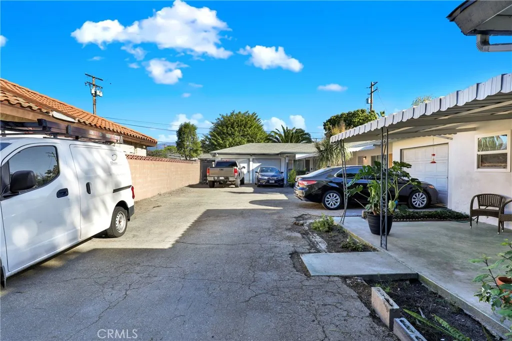 291 W Artesia