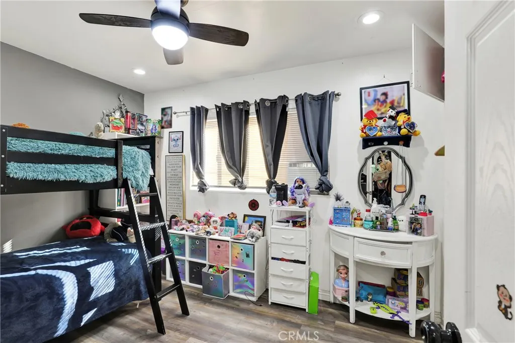 291 W Artesia