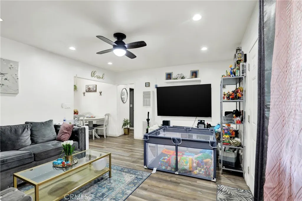 291 W Artesia