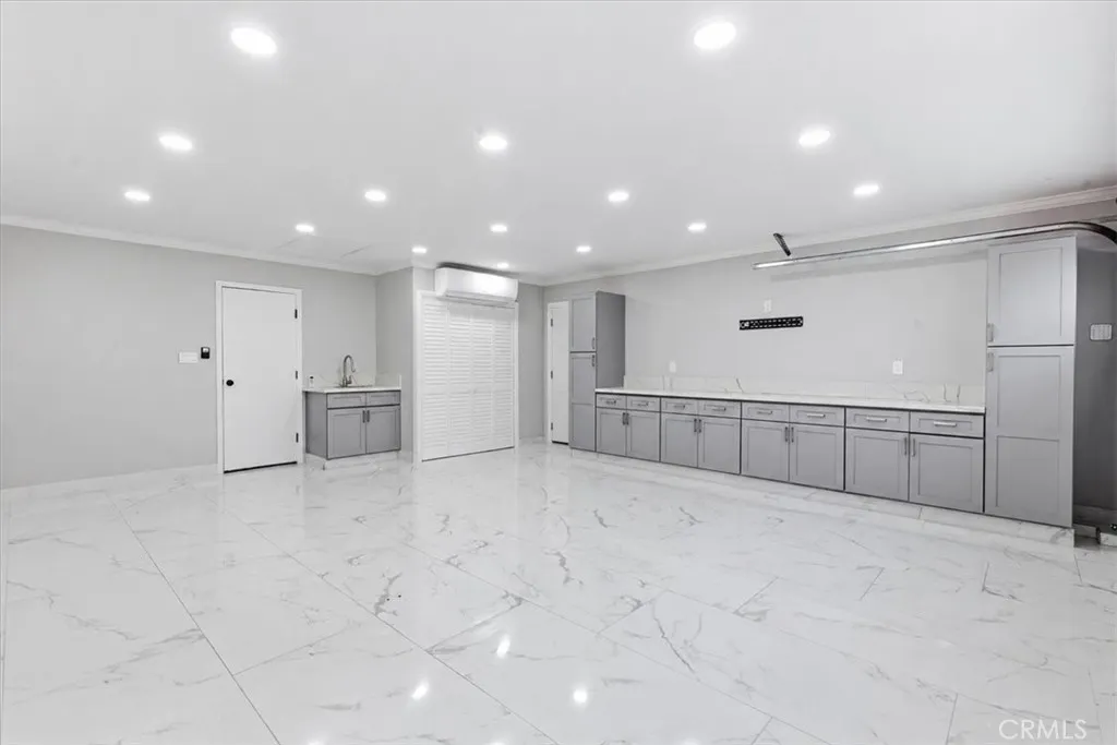 2339 Club Vista