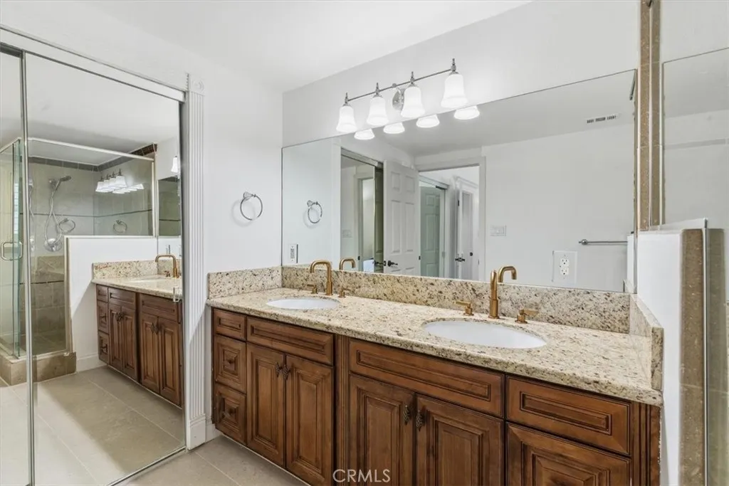 2339 Club Vista
