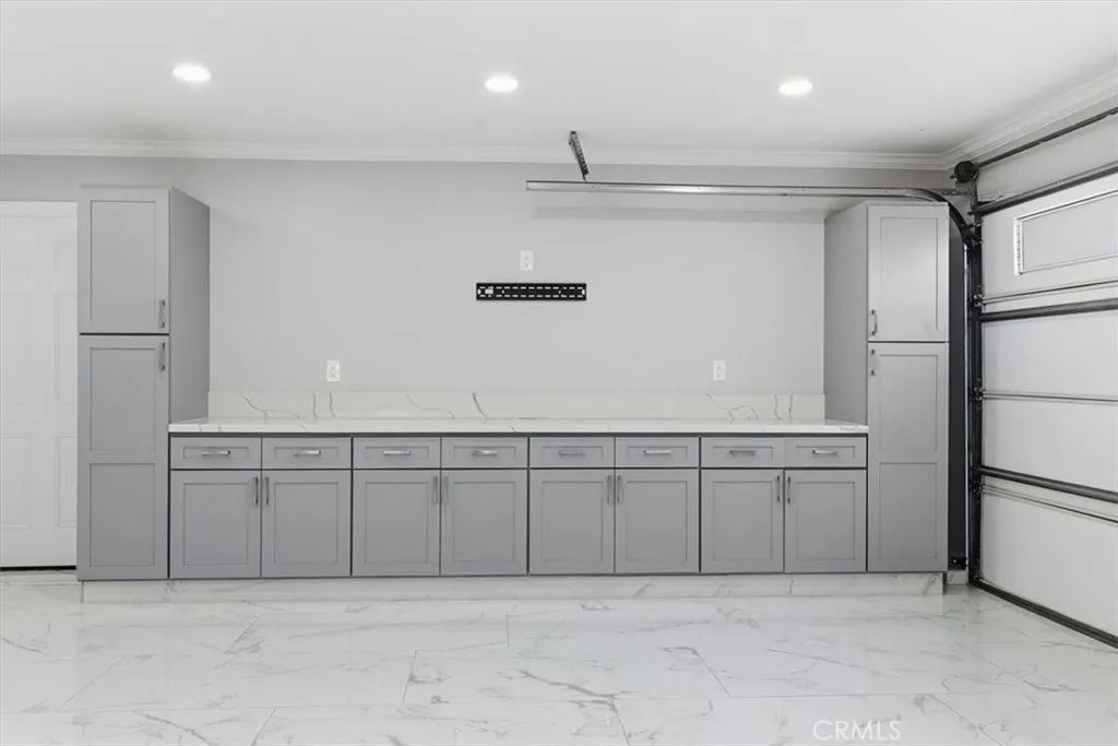 2339 Club Vista