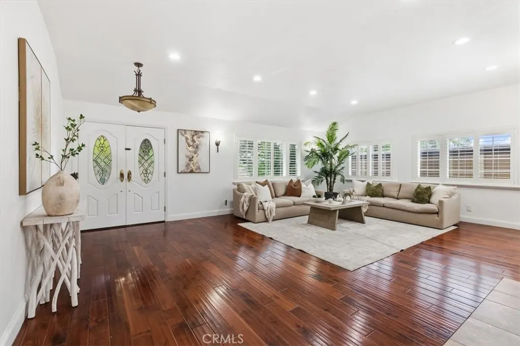 2339 Club Vista