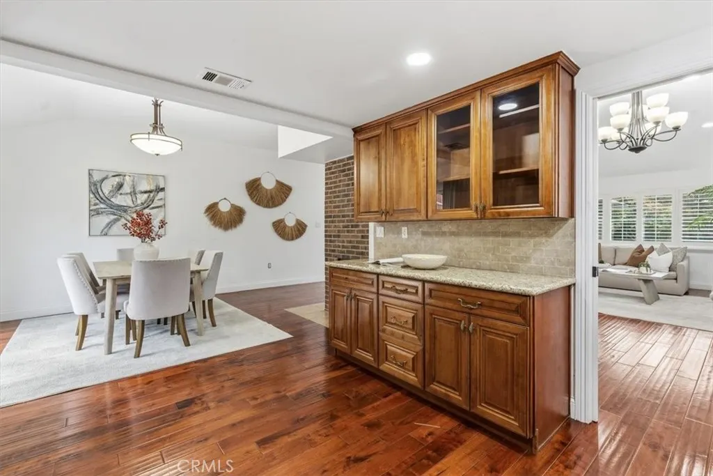 2339 Club Vista