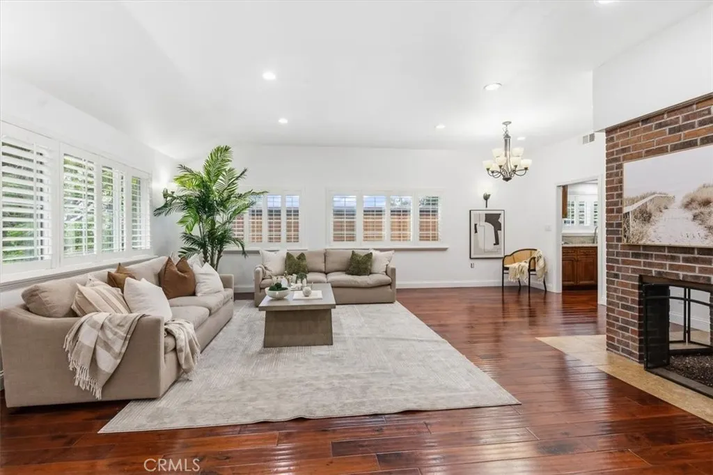 2339 Club Vista