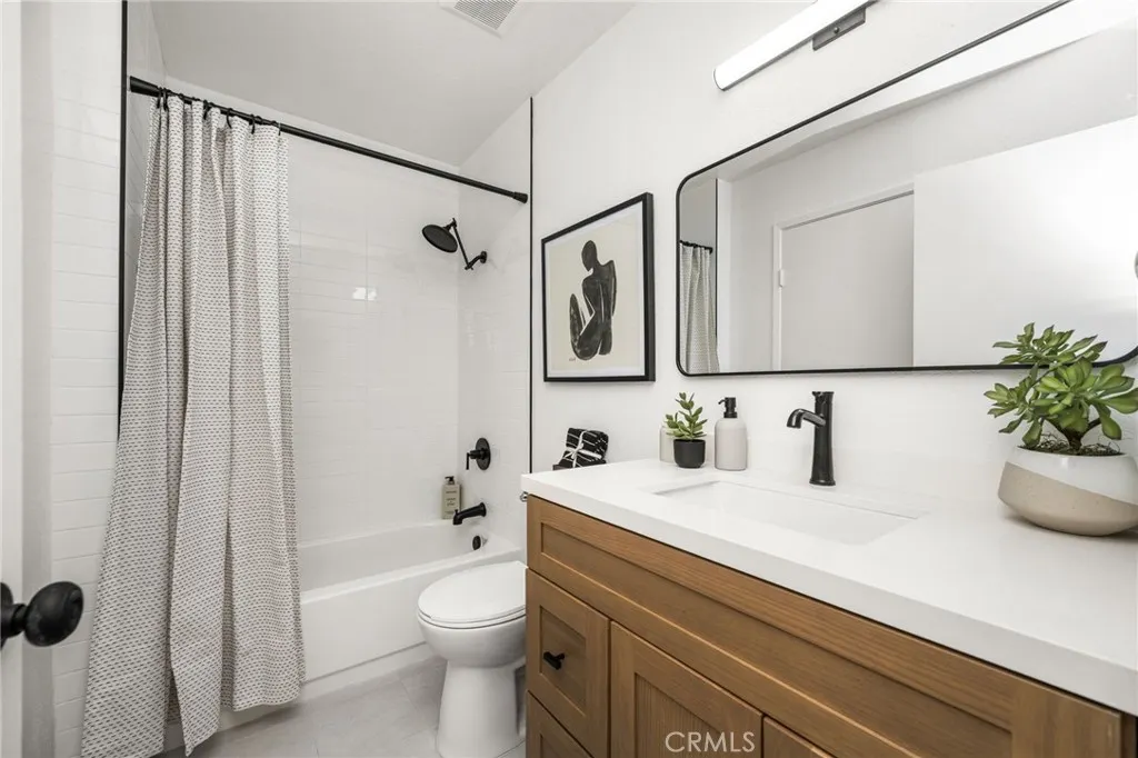 1492 W Badillo