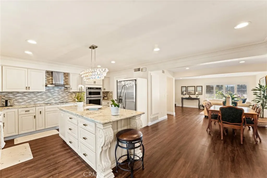 676 redwood Lane
