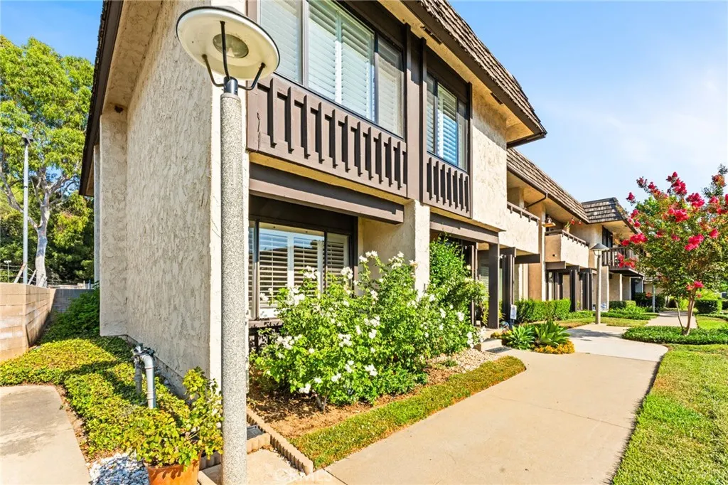676 redwood Lane
