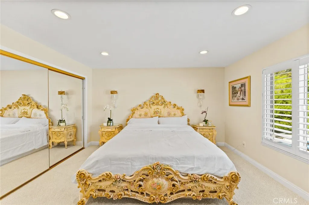 676 redwood Lane