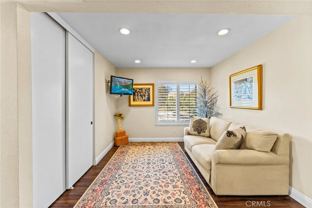 676 redwood Lane