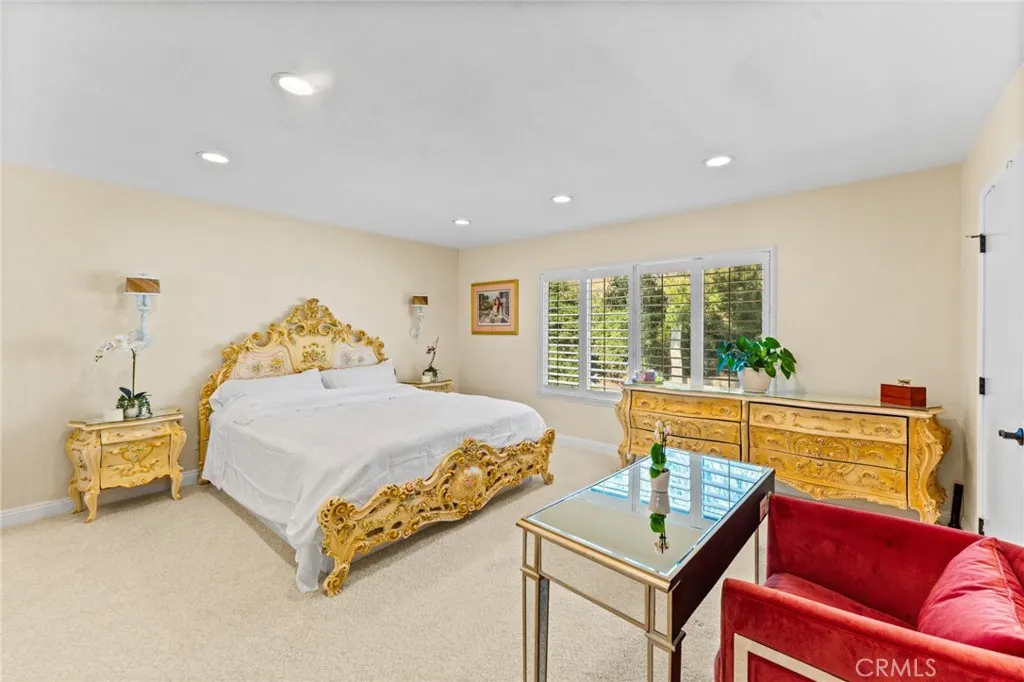 676 redwood Lane
