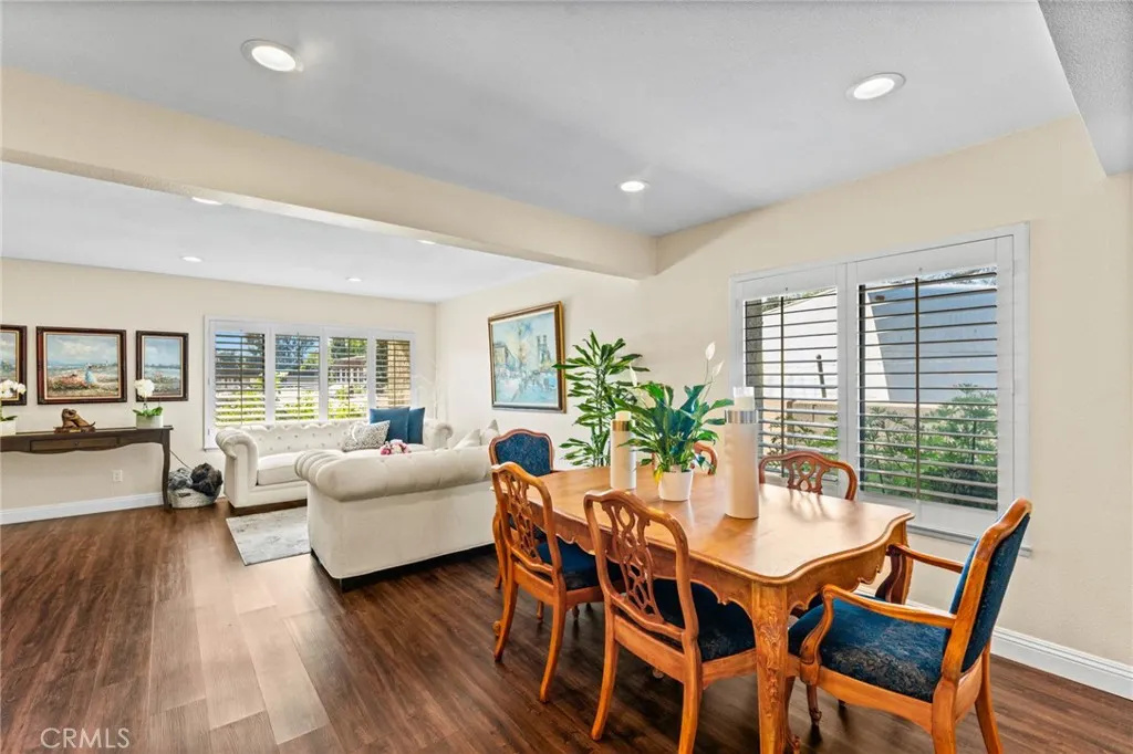 676 redwood Lane