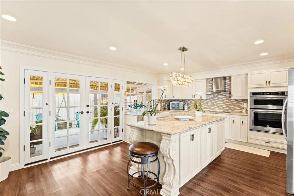 676 redwood Lane