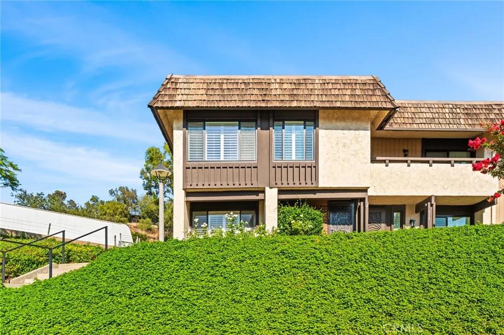 676 redwood Lane