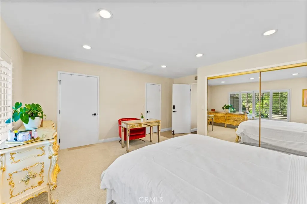 676 redwood Lane