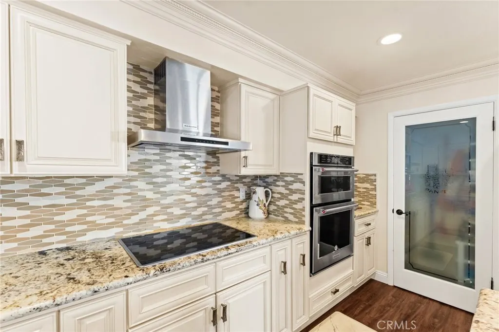 676 redwood Lane