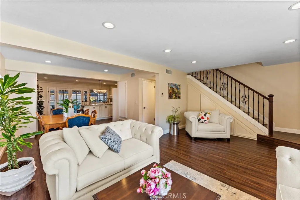 676 redwood Lane