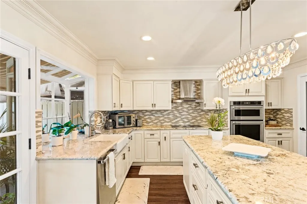 676 redwood Lane