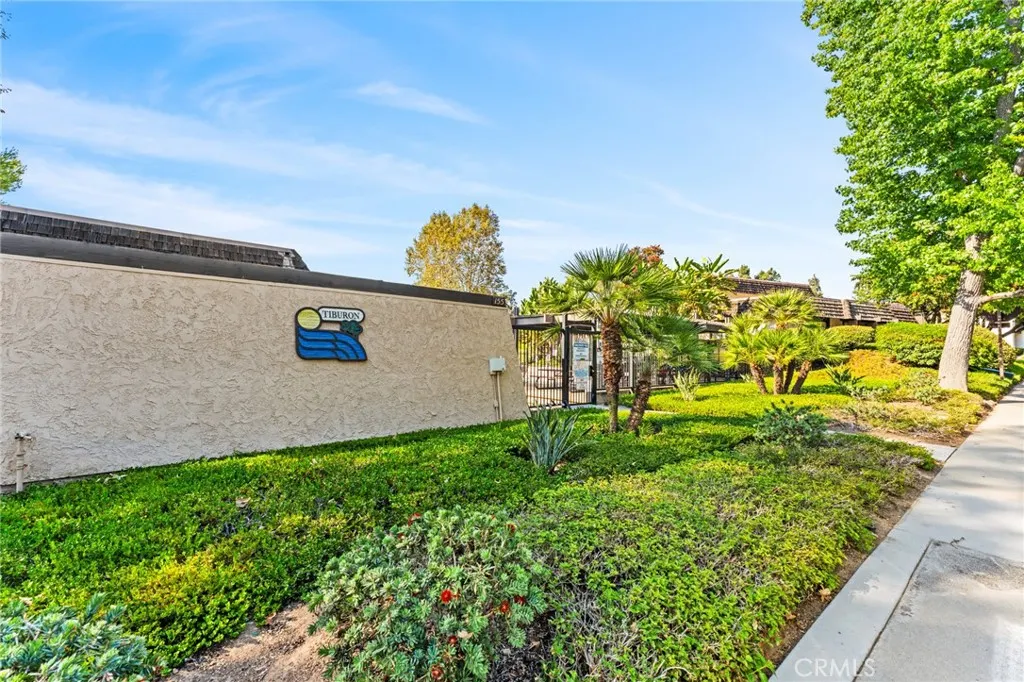676 redwood Lane